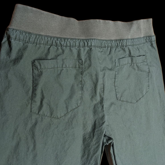 New York & Company Sage Green Lightweight Capri Pants Shorts Size Small NWT - Picture 10 of 10